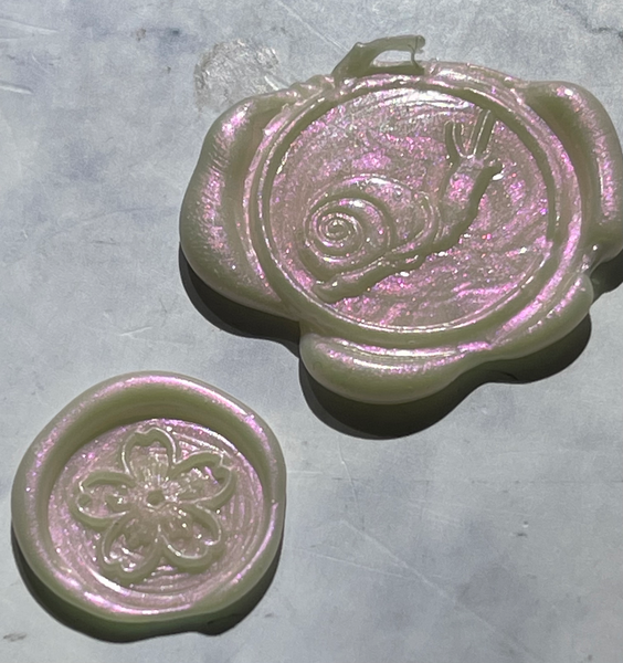 IrIridescent Sakura Wax Beads
