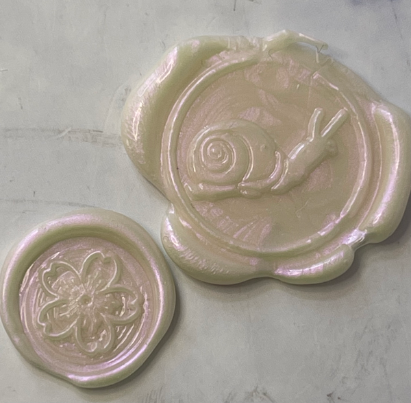 IrIridescent Sakura Wax Beads